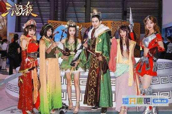 ShowGirl女团亮相，精彩演出引燃全场